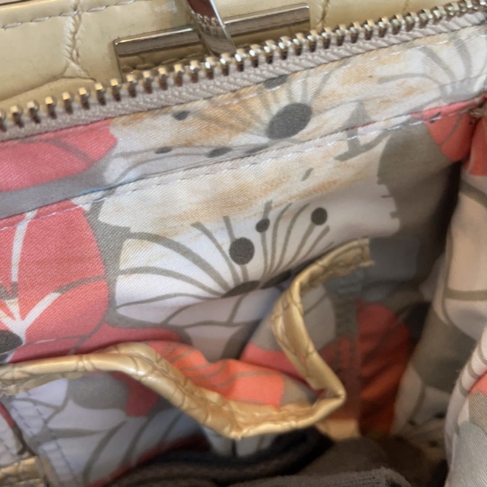 Guess - Picture 12 of 14